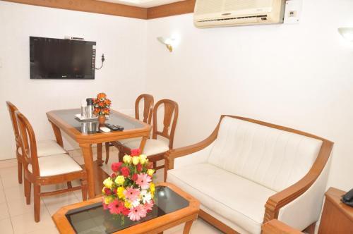 Перумал Ковил Пати: Hotel Gazala