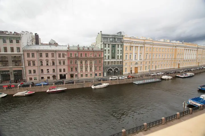 Санкт-Петербург: Апартаменты Апарт24 Студия с видом на реку Мойку у Эрмитажа