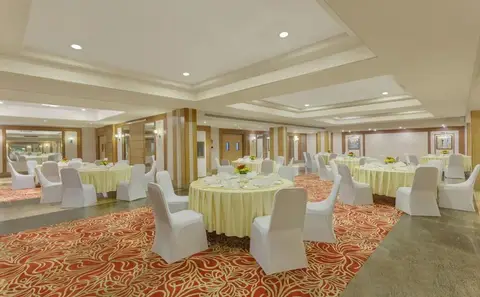 City Heart Sarovar Portico — фото 1