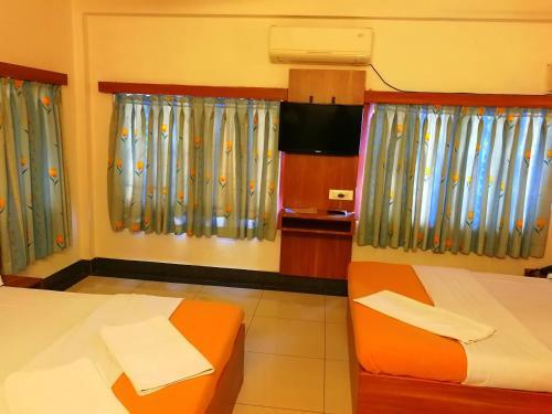 Нагоре: Hotel Picnic