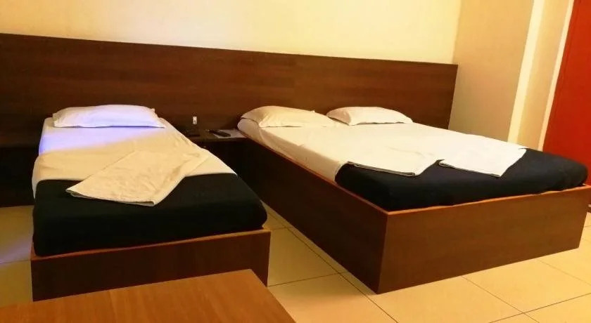 Нагоре: Hotel Picnic