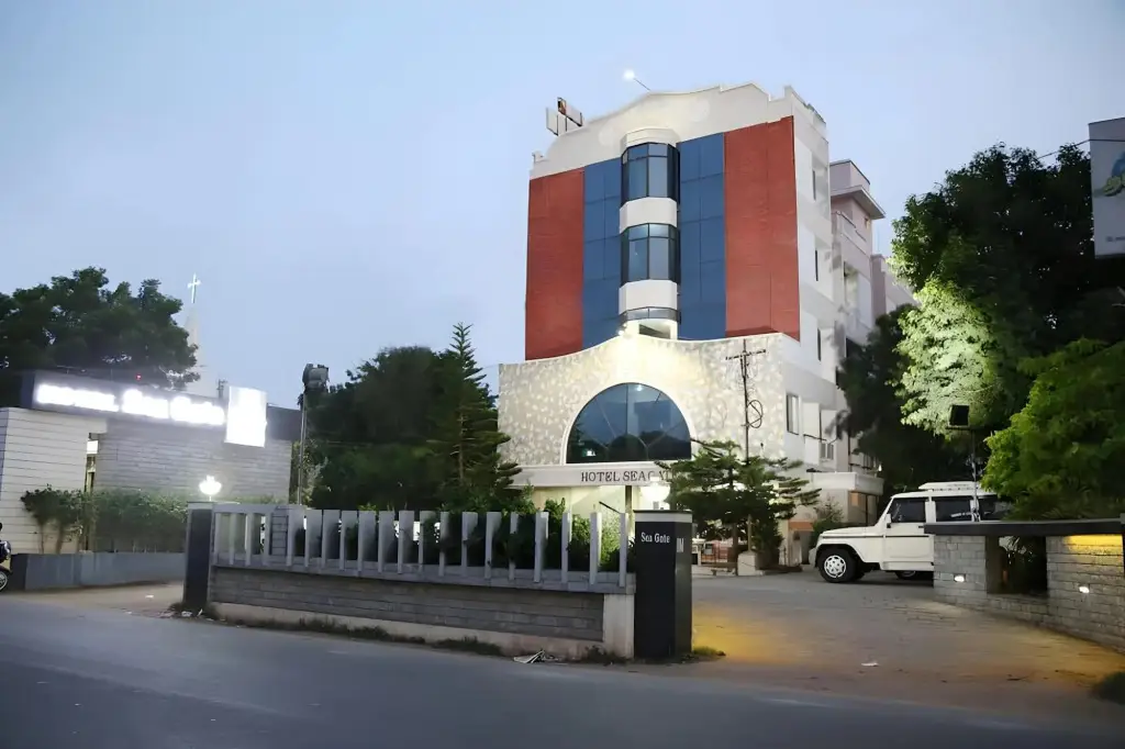 Нагоре: Hotel Seagate