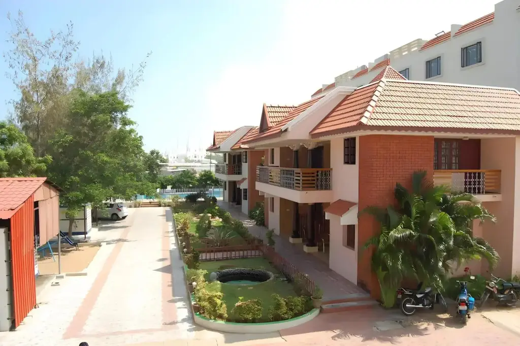 Нагоре: Hotel Seagate