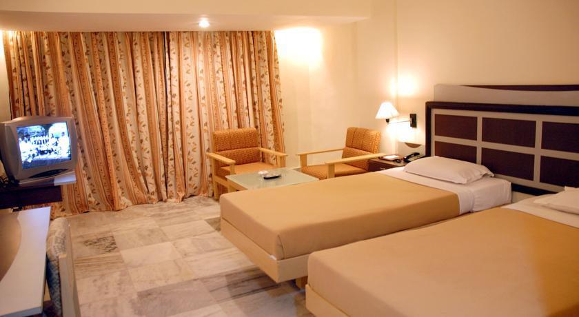 Ченнаи: Abu Sarovar Portico
