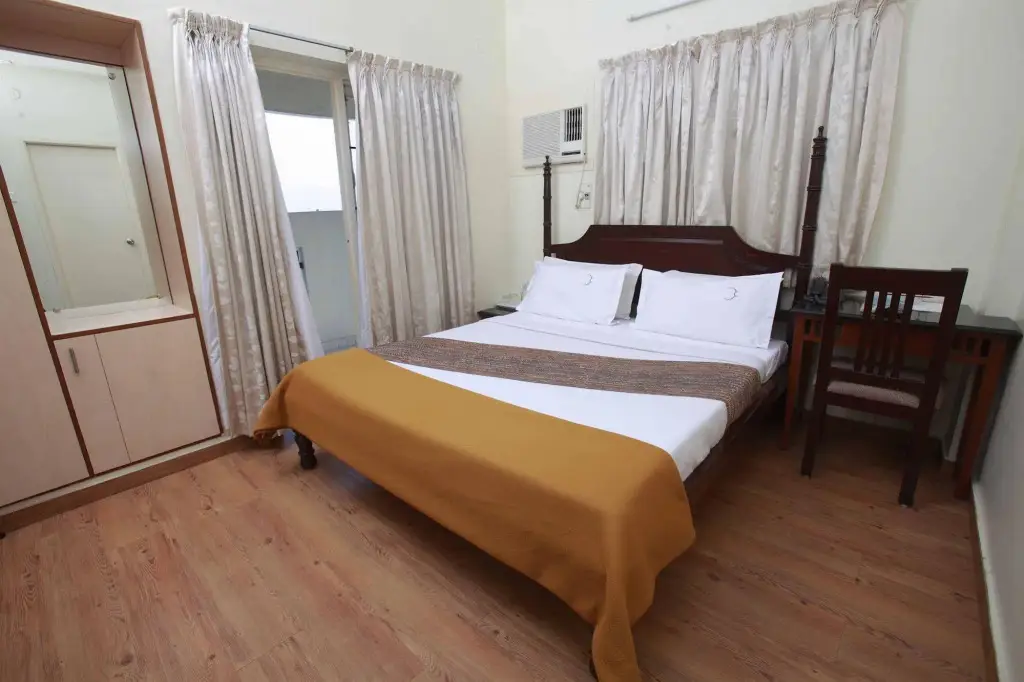 Ченнаи: FabExpress Crescent Inn