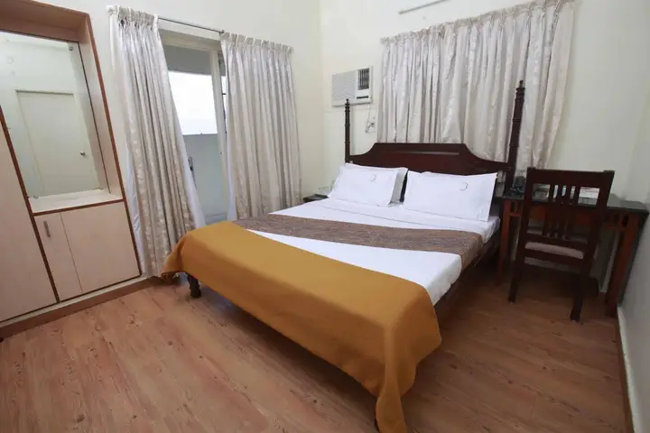 Ченнаи: FabExpress Crescent Inn