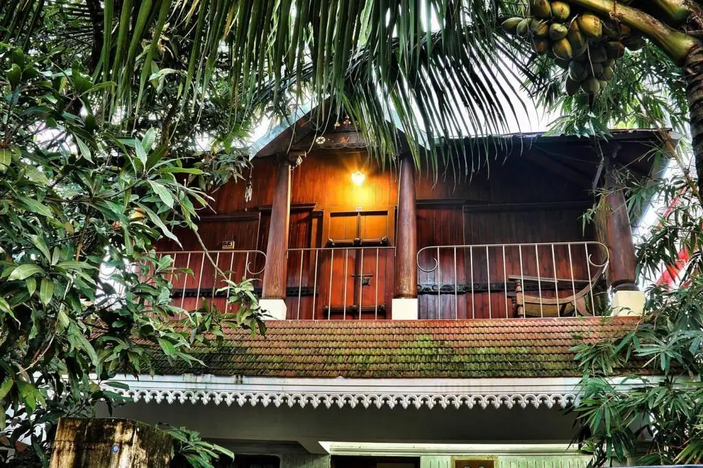 Коччи: Adams Wood House