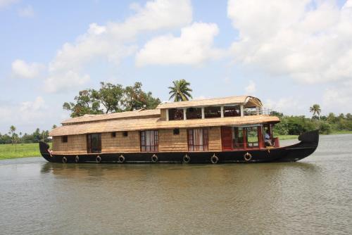 Мухамма: Angel Queen House Boats
