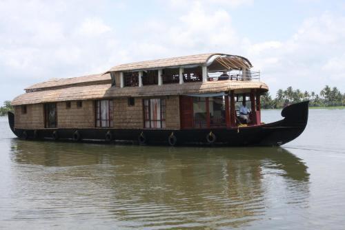Мухамма: Angel Queen House Boats
