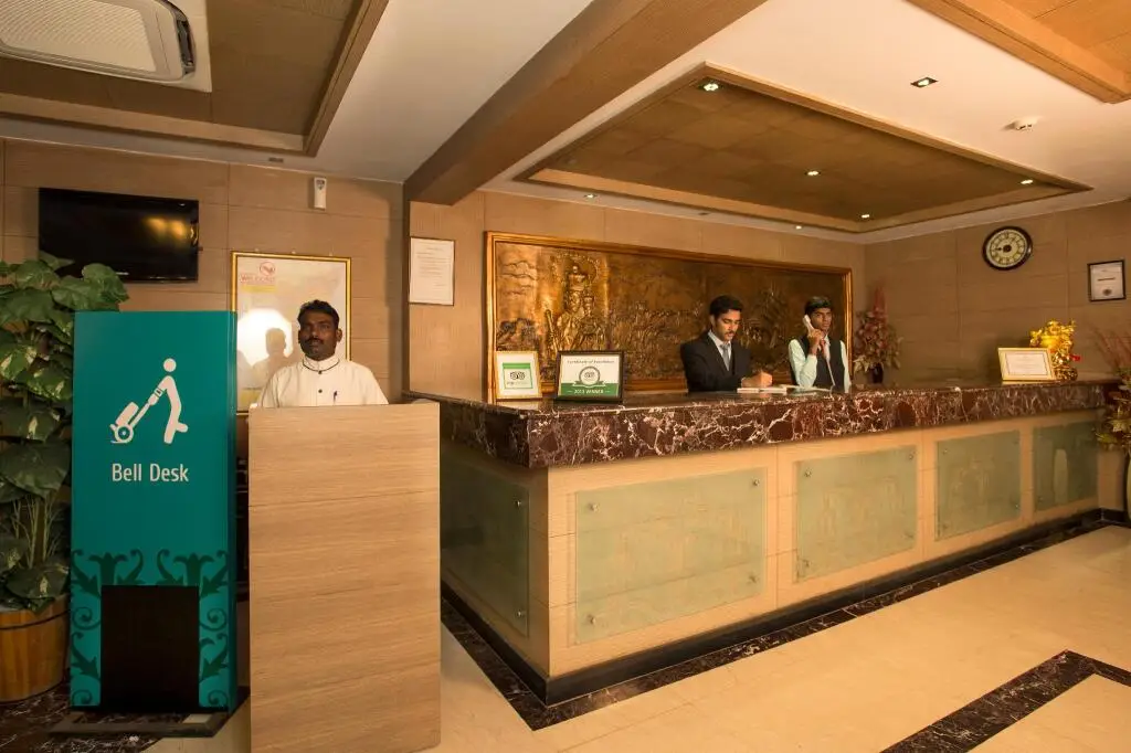 Нагоре: Clinton Park Inn
