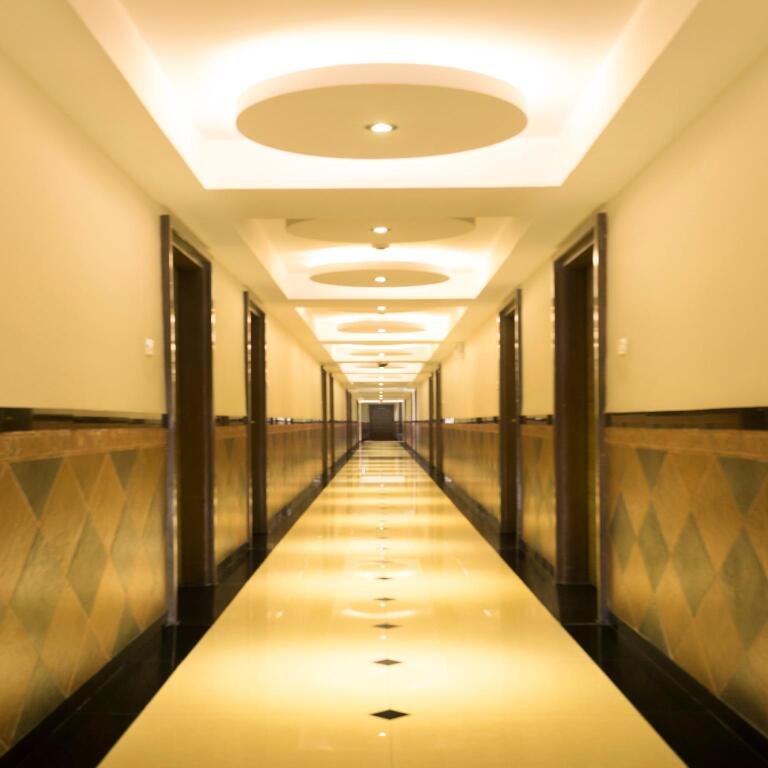 Нагоре: Clinton Park Inn