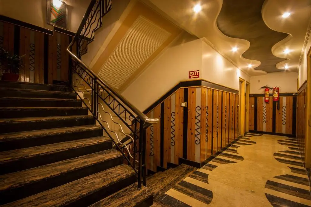 Нью-Дели: The Sun Court Hotel Yatri