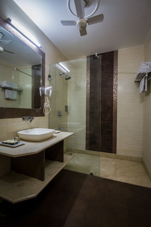 Нью-Дели: The Sun Court Hotel Yatri