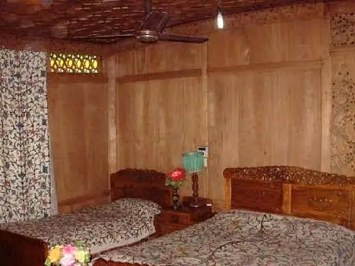 Шринагар: Royal dandoo Houseboat