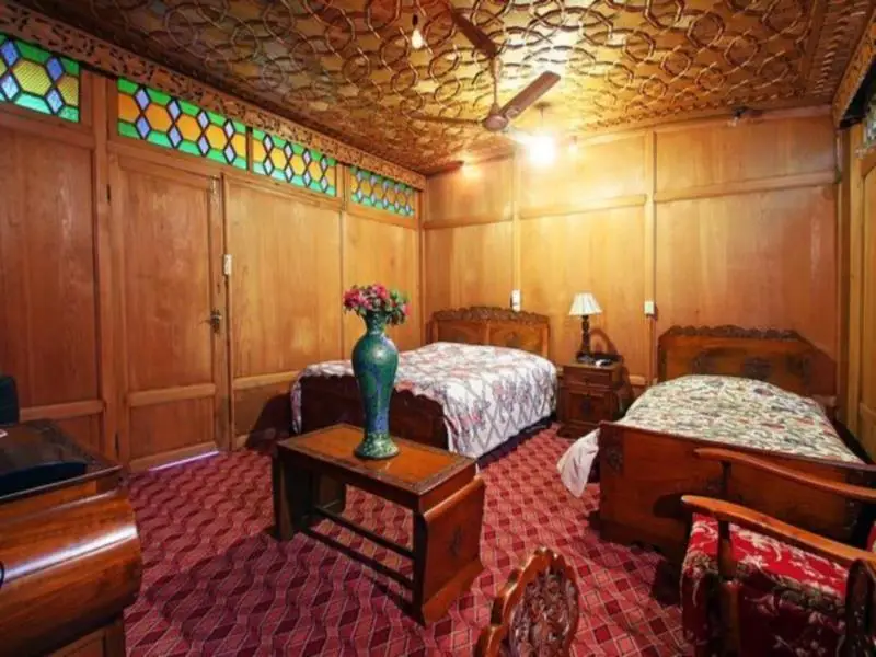 Шринагар: Royal dandoo Houseboat