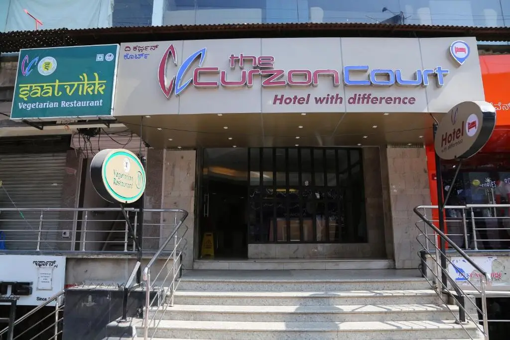 Бангалор: The Curzon Court
