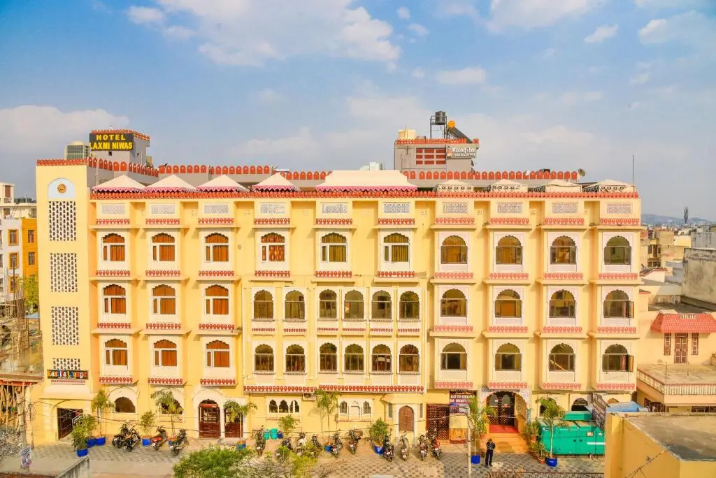 Hotel Laxmi Niwas - A Heritage Retreat — фото 1