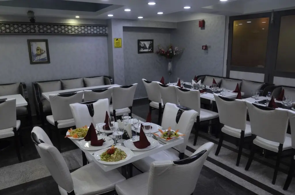 Колката: Hotel Sudesh Tower