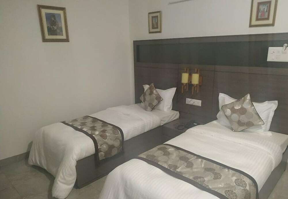 Dharuhera: Hotel Sai