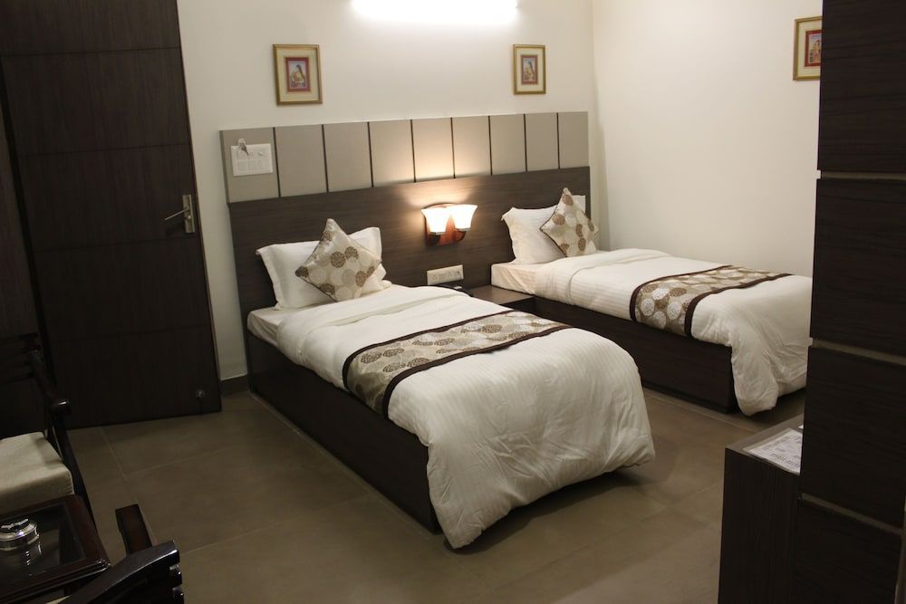 Dharuhera: Hotel Sai