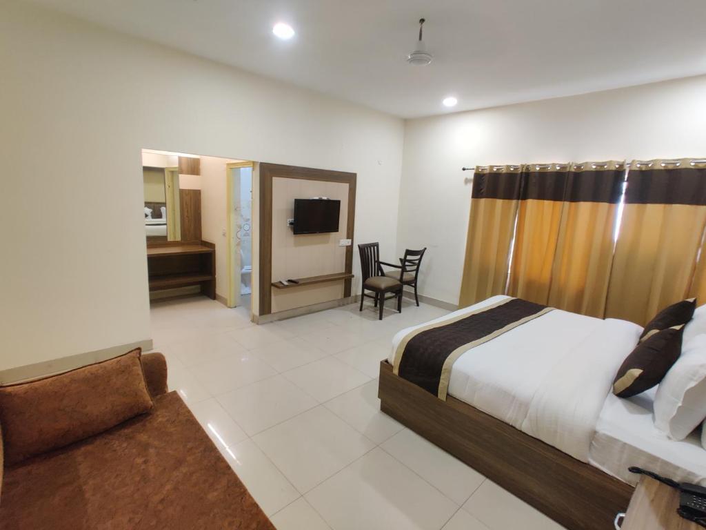 Hotel Raj Darbar — фото 1