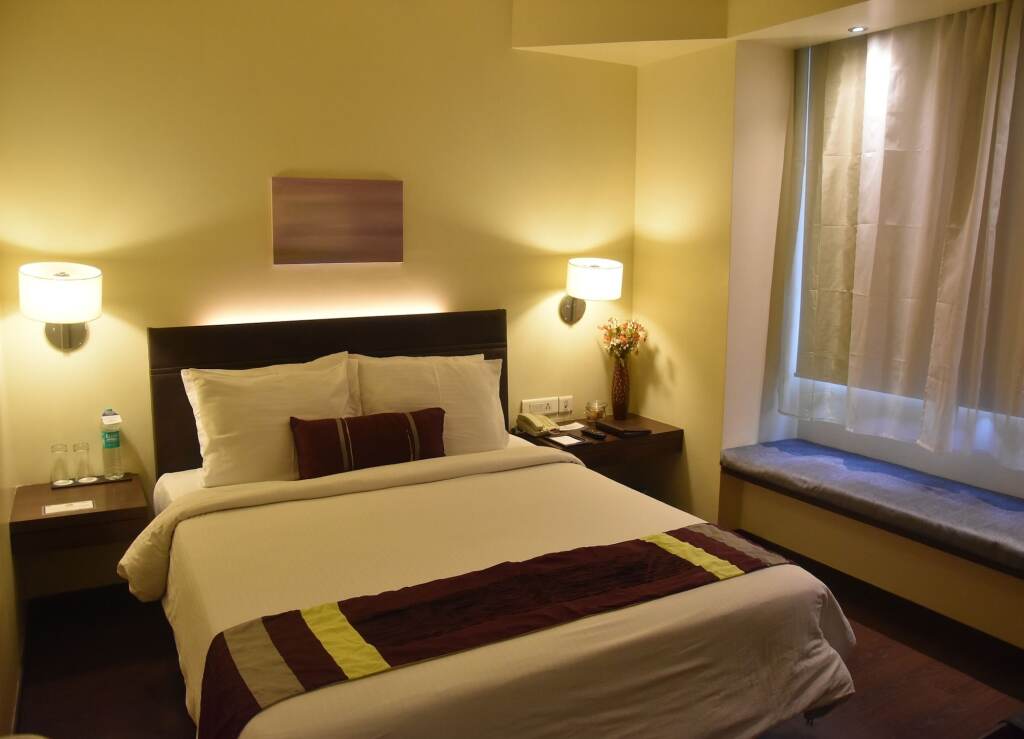 Раджкот: Marasa Sarovar Portico  Rajkot