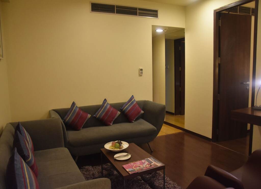 Раджкот: Marasa Sarovar Portico  Rajkot