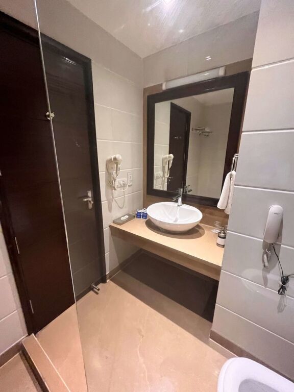 Нью-Дели: The Ashtan Sarovar Portico Delhi