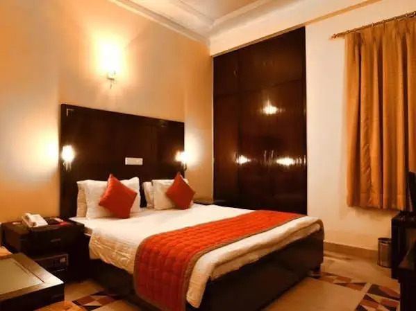 Нью-Дели: 12075 Hotel Regalia Retrea