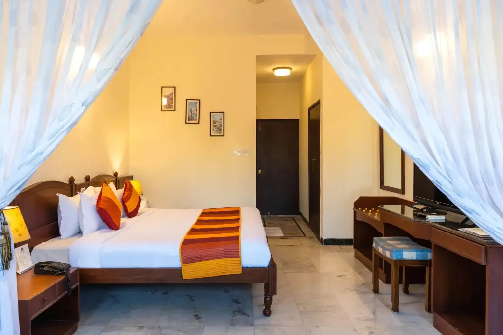 Удаипур: Hotel Sarovar on Lake Pichola