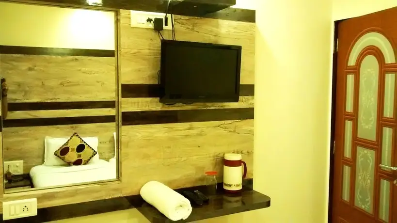 Мумбаи: Apple Suites