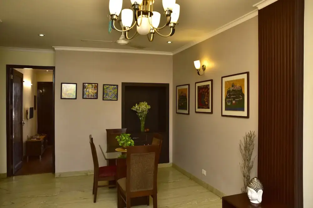 Нью-Дели: Woodpecker - 2 Bedroom Service Apartment