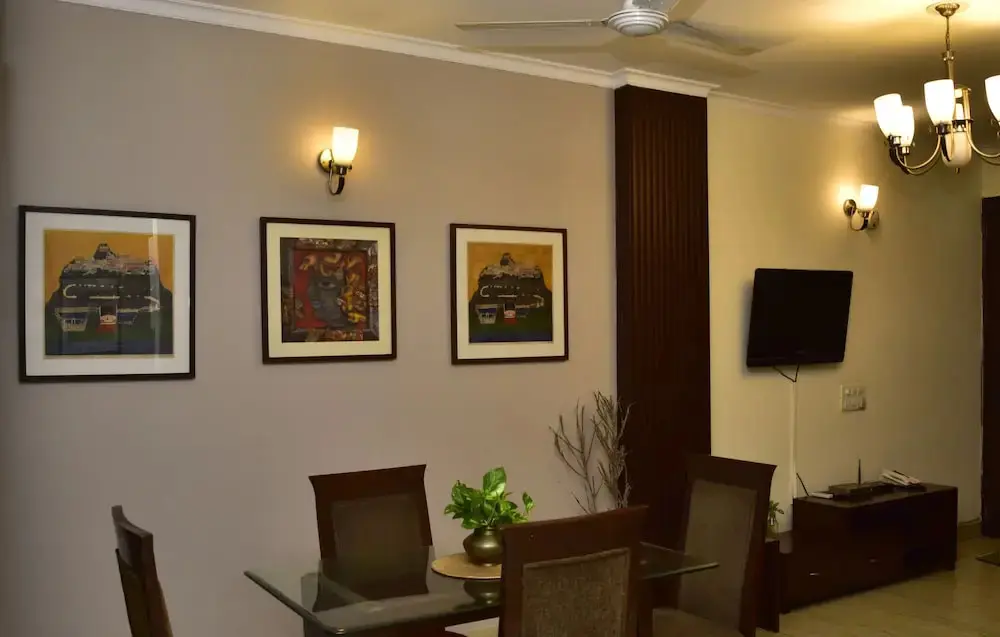 Нью-Дели: Woodpecker - 2 Bedroom Service Apartment
