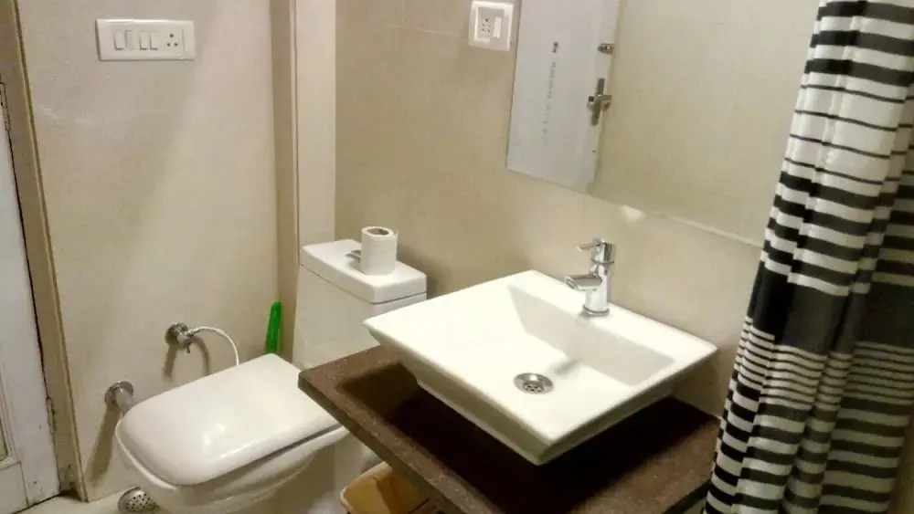 Нью-Дели: Woodpecker - 2 Bedroom Service Apartment