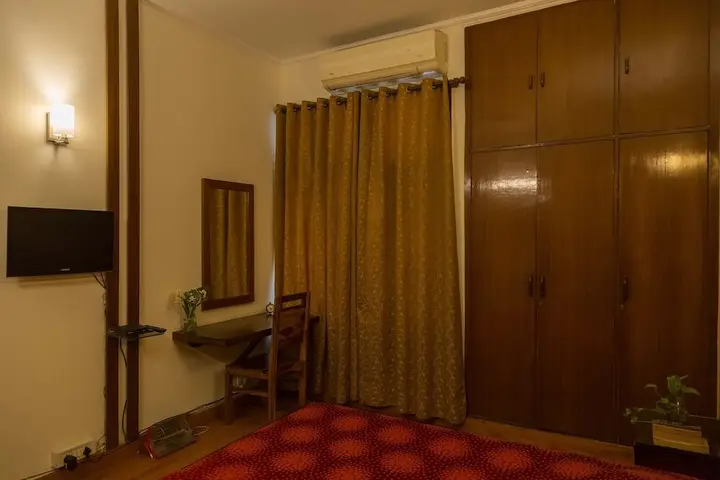 Нью-Дели: Woodpecker - 2 Bedroom Service Apartment