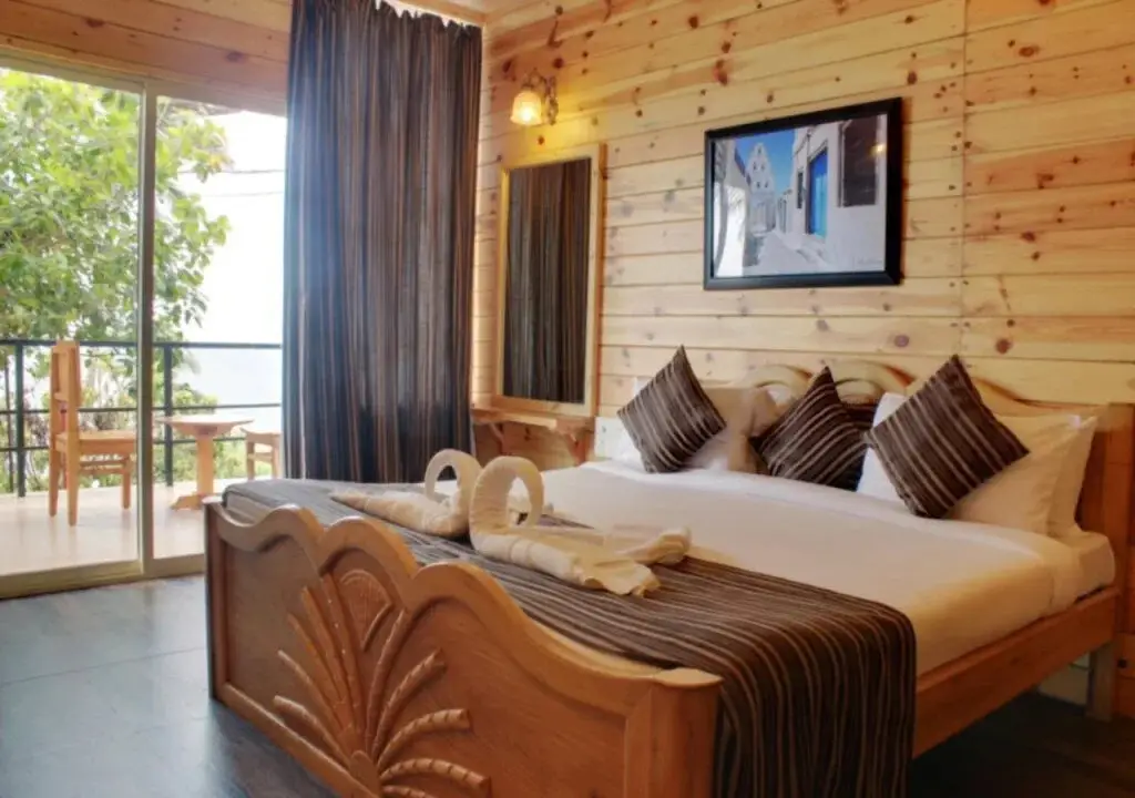 Вагатор: Aryans Resort