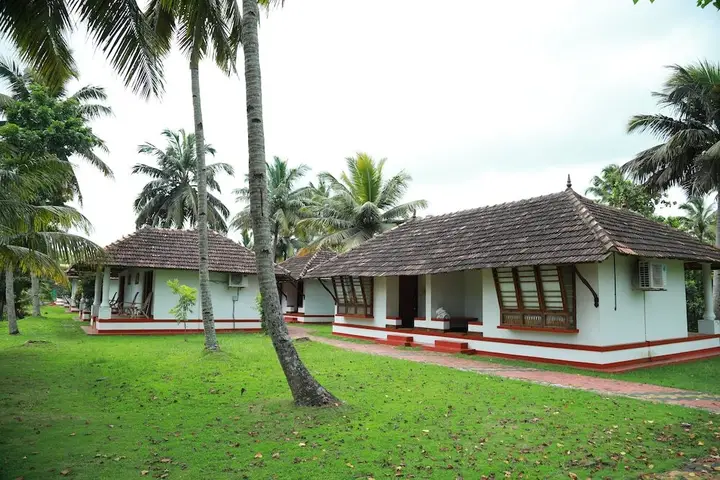 Cheppad: Ayurrathna Coir Village Lake Resort Alleppey