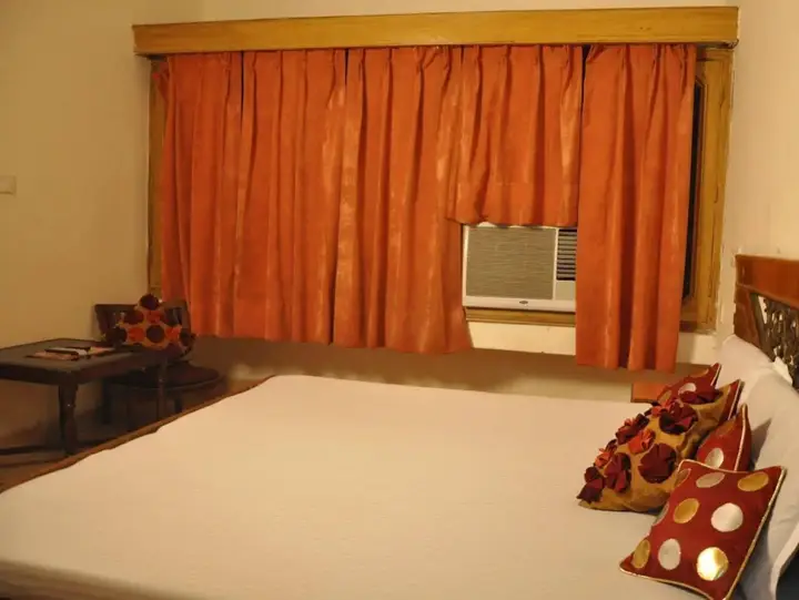 Мохали: Hotel City Plaza 3