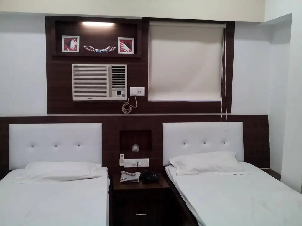 Колката: Neeranand Dalhousie - Pure Vegetarian Hotel
