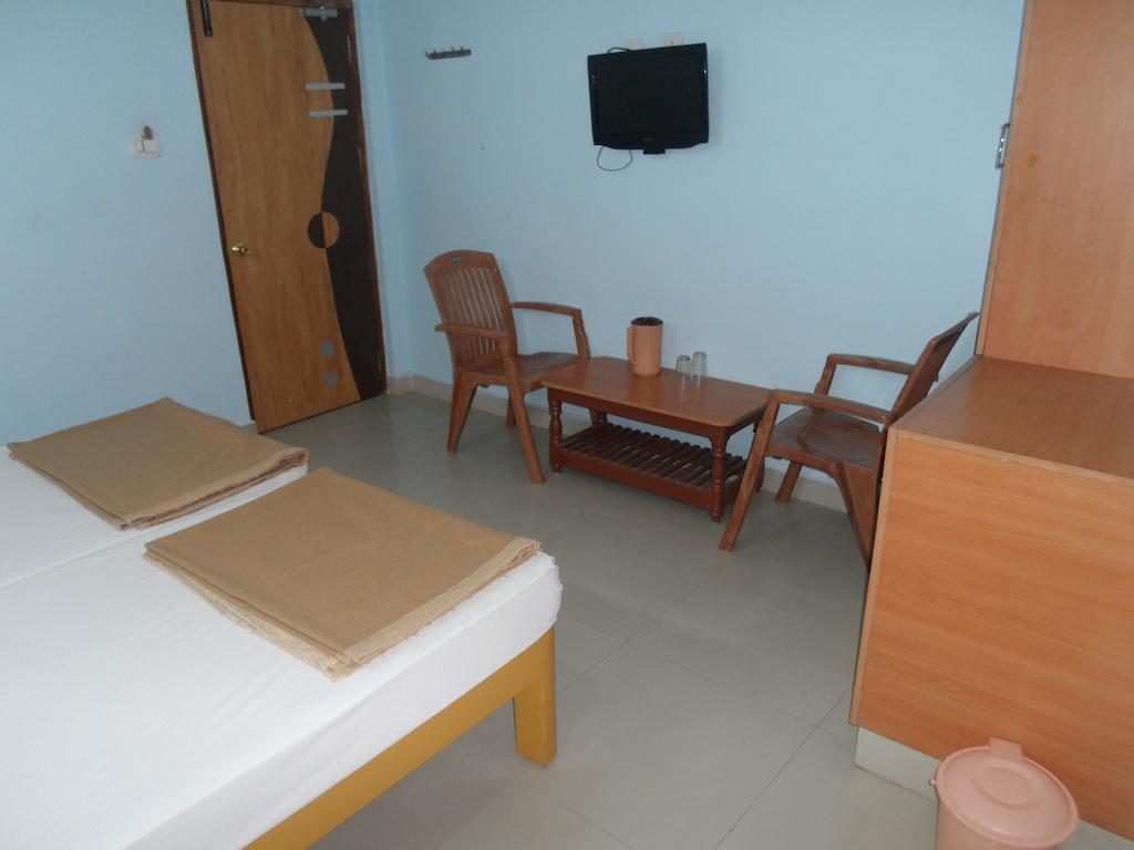 Тирупати: KVP Residency