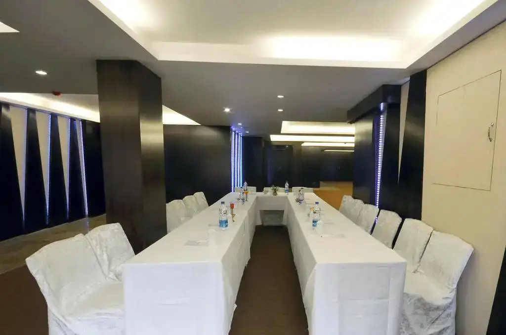 Колката: Roland Hotel