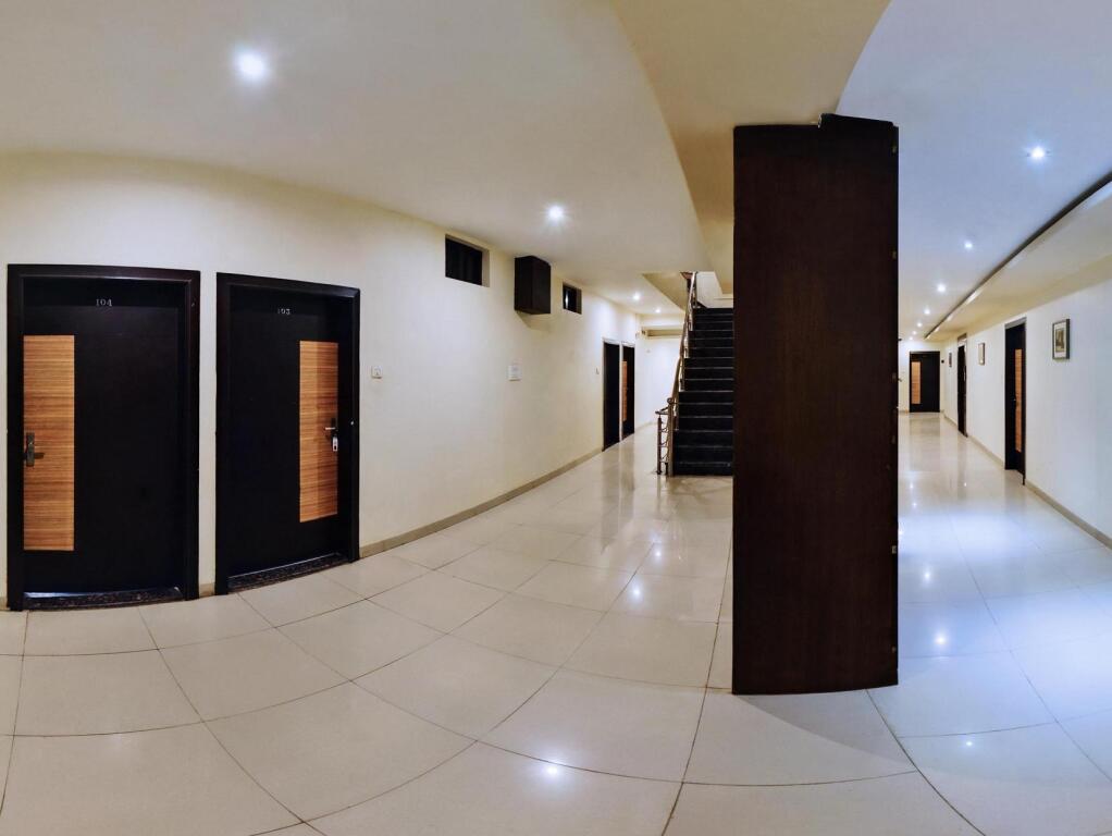Regal Hotel — фото 1