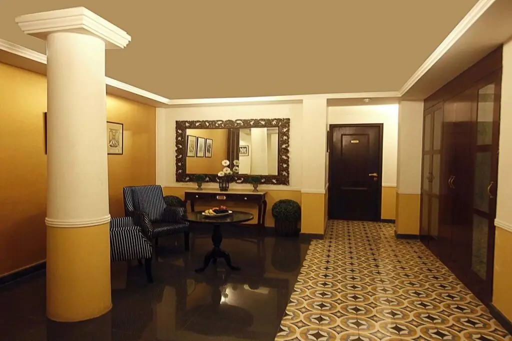 Мумбаи: Hotel Ajanta Juhu near Juhu Beach