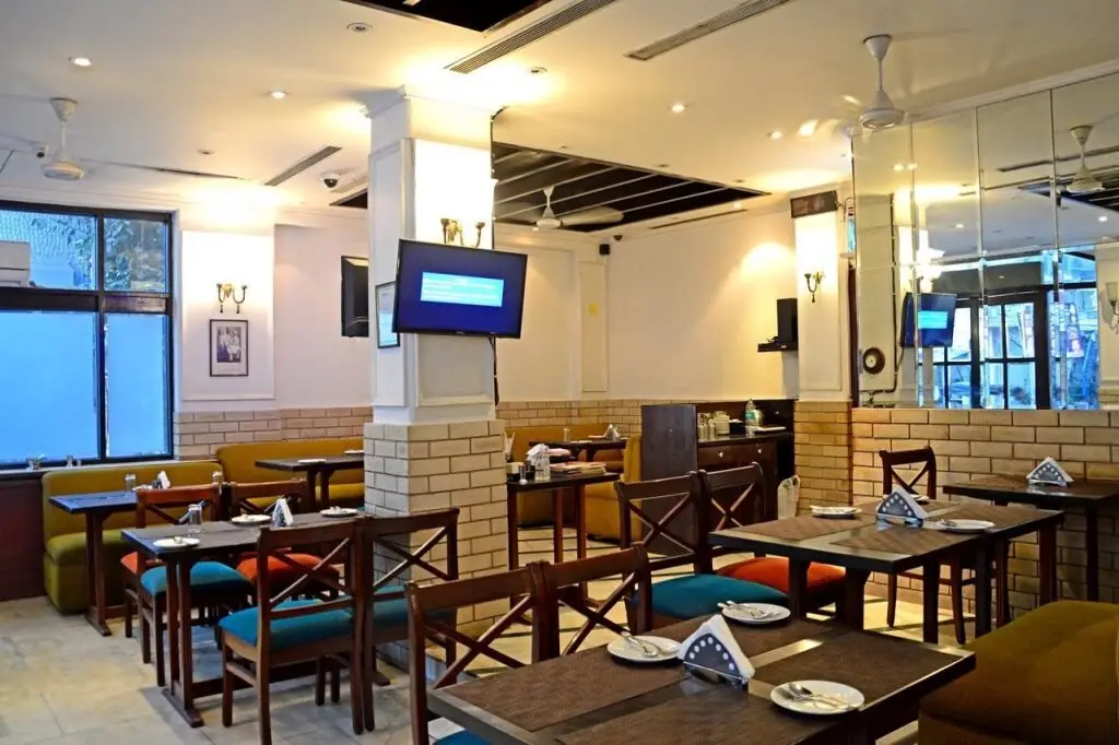 Мумбаи: Hotel Ajanta Juhu near Juhu Beach