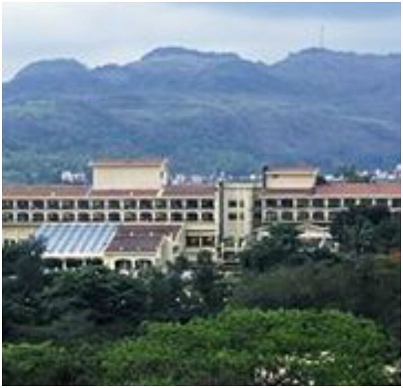 Fariyas Resort Lonavala — фото 1
