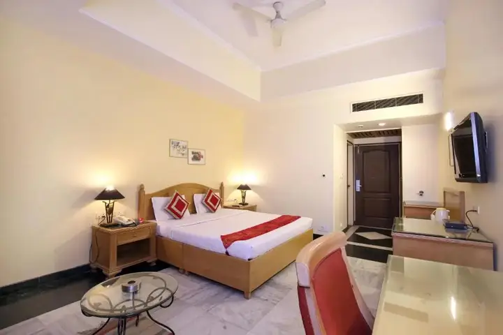 Лудхиана: Hotel Aditya