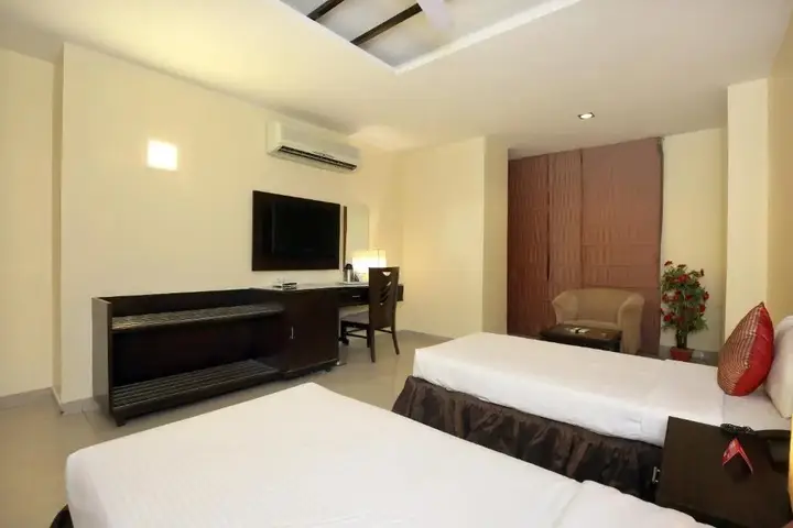 Лудхиана: Hotel Aditya