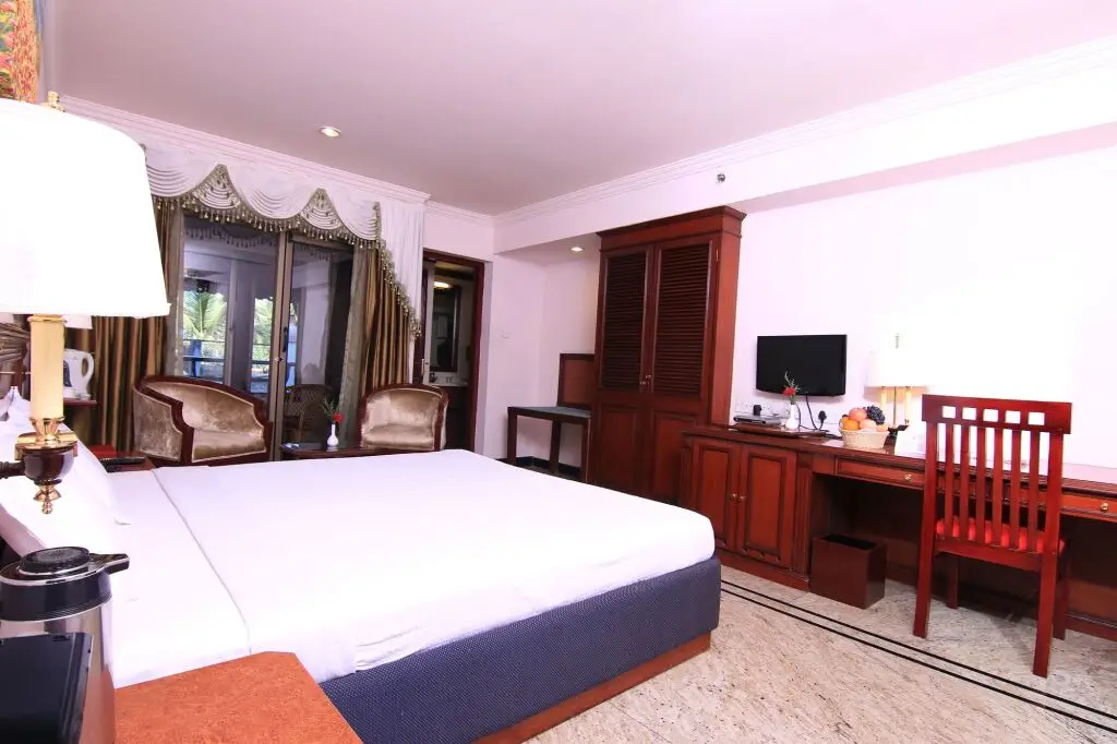 Кондотти: Westway Hotel