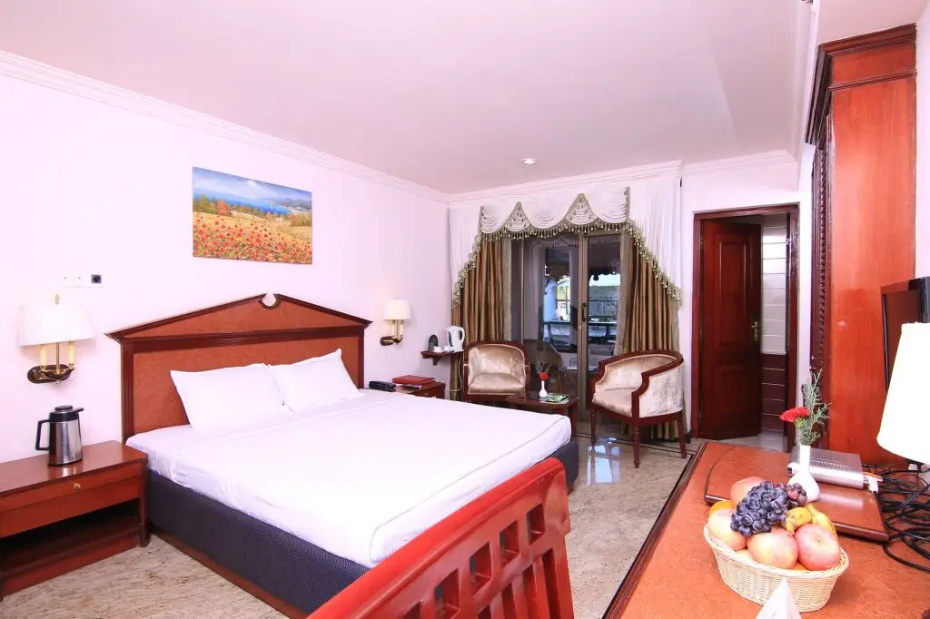 Кондотти: Westway Hotel