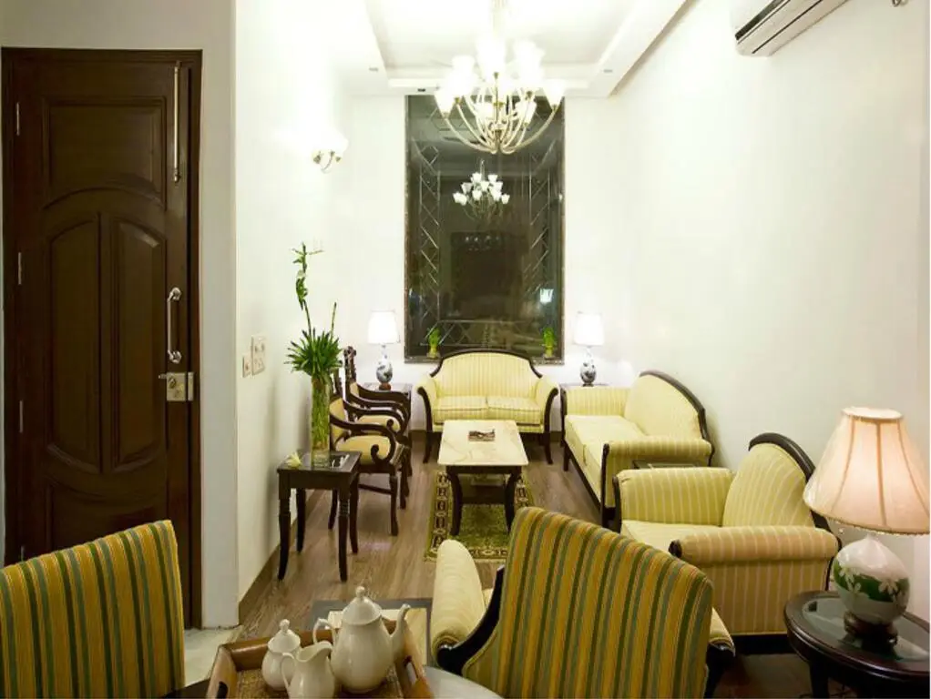Нью-Дели: Evergreen Suites Defence Colony